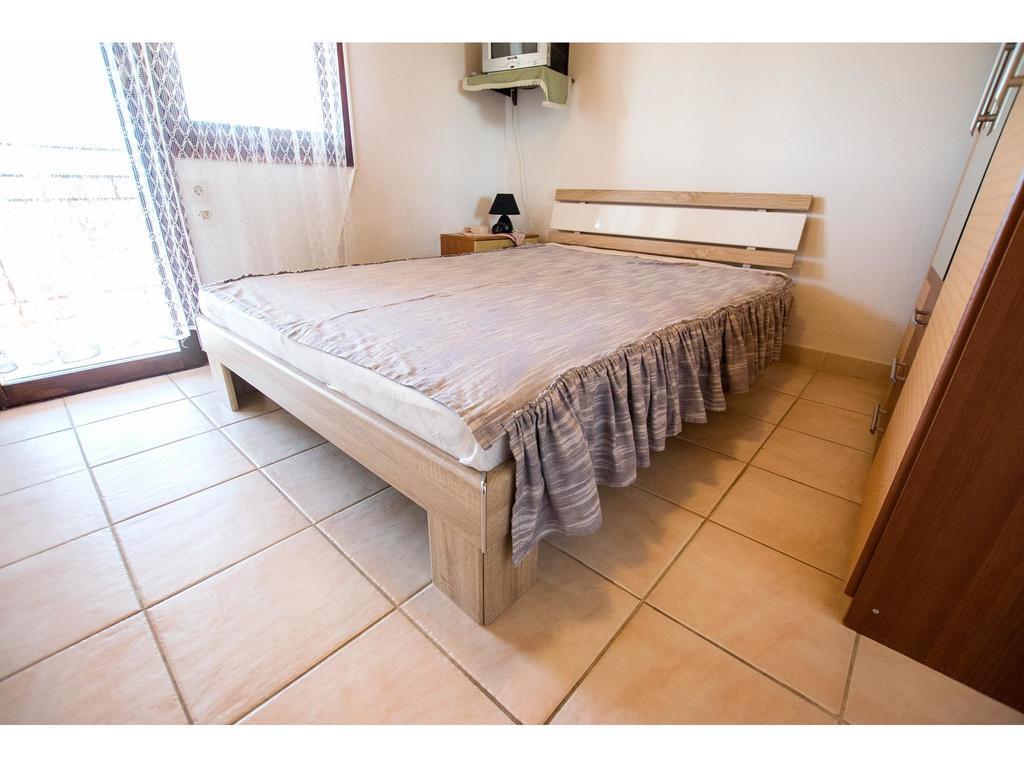 Apartments Velebit Starigrad Paklenica Exterior foto